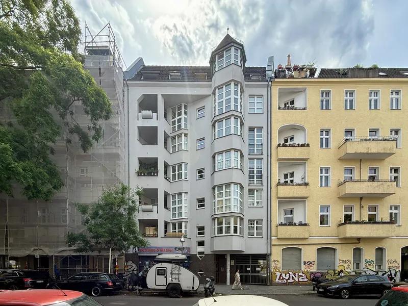 Moderne 3-Zimmerwohnung mit Einbauküche und Balkon — photo 1
